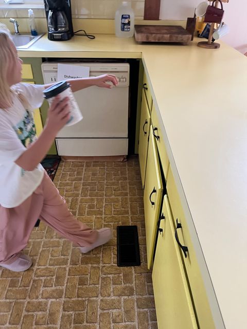 A closer look around the kitchen.